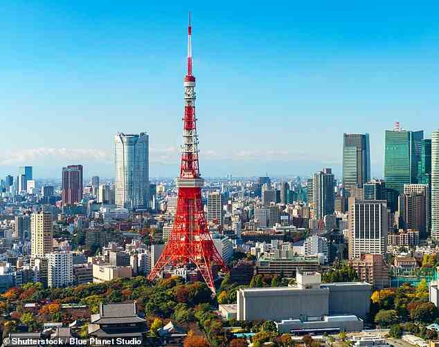 TOKYO TOWER, JAPAN: Dieses gestreifte Bauwerk, das 1958 fertiggestellt wurde, dient als Touristenattraktion und Sendeturm in der japanischen Hauptstadt.  Mit einer Höhe von 333 m ist er sogar noch höher als seine Muse – der Eiffelturm