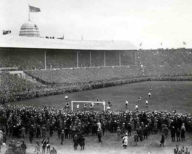 Das Endspiel zwischen den Bolton Wanderers und West Ham wurde von über 200.000 Fans besucht