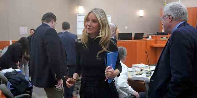 Gwyneth Paltrow verklagte Terry Sanderson auf 1 Dollar und Anwaltskosten.
