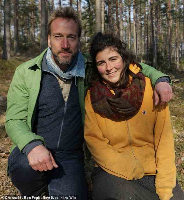 Bei der Premiere der zehnten Staffel von New Lives in the Wild reiste Ben nach Schweden, um sich mit Annalisa (rechts) zu treffen, einer alleinerziehenden Mutter, die den Trost für ein Leben voller Busse, Müllcontainer und harter Arbeit aufgegeben hat