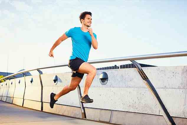 Studien deuten darauf hin, dass einfache Übungen wie Laufen helfen können, vorzeitige Ejakulation zu heilen (Stockfoto)