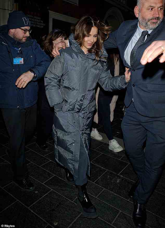 Sicherheit: Cheryl hat ihre Sicherheit nach einer Stalker-Tortur während ihres aktuellen Laufs im West End in 2:22 A Ghost Story im Lyric Theatre in London erhöht, wurde berichtet (Cheryl im Bild, wie sie das Theater am 3. März verlässt).