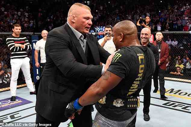 Brock Lesnar (links) schubste Daniel Cormier kurz nachdem er Stipe Miocic in einem Achtelfinal-K.o. bei UFC 226 besiegt hatte