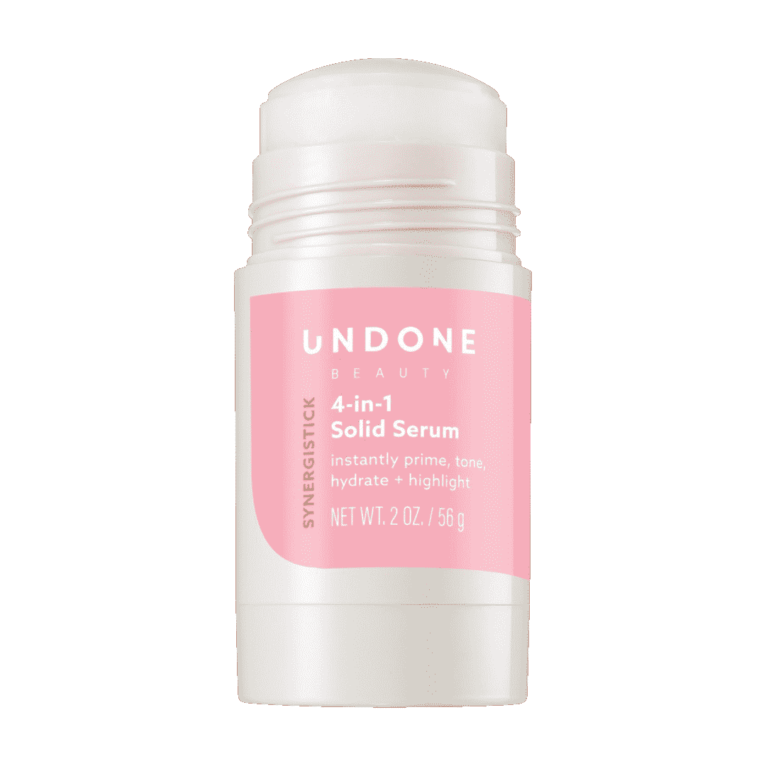 Undone Beauty Synergistick 4-in-1 Solid Serum rosa und weißer Serumstift auf weißem Hintergrund