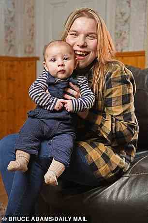 Michaela Warner aus Derby wurde letzten Oktober schwanger und hat jetzt einen neun Monate alten Sohn namens Harley