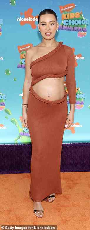 Atemberaubend: Montana Brown sorgte dafür, dass alle Augen auf sie gerichtet waren, als sie am Samstag bei den Nickelodeon Kids Choice Awards lief