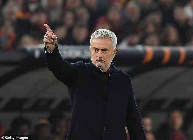 Jose Mourinho wurde der Tipp gegeben, sensationell zu Chelsea zurückzukehren, falls die Giganten der Premier League beschließen, Graham Potter zu entlassen