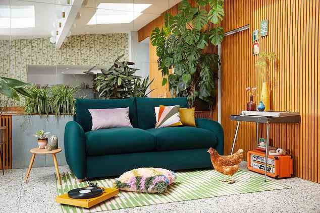 Skurril: Das Small Biggie Sofa, in Kieferngrün £1.429, von Snugsofa.com, bringt ein Gefühl von Spaß in ein Wohnzimmer