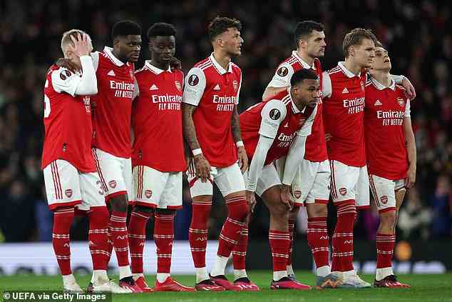 Arsenal wurde im Elfmeterschießen von Sporting nach einem 3:3-Unentschieden über beide Spiele insgesamt geschlagen