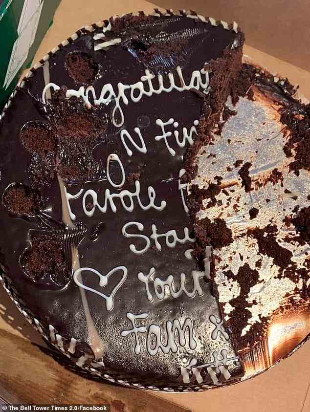 Ein Airbnb-Besitzer aus Perth entdeckte im Kühlschrank seines Ferienhauses einen Kuchen mit einer Nachricht, in der er einem Gast zum Abschluss seiner Bewährung gratulierte