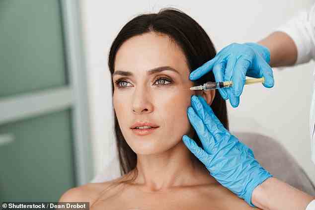 Rund 900.000 Briten erhalten jedes Jahr Botox-Injektionen, bei denen eine Verbindung namens Botulinumtoxin in Bereiche des Gesichts wie die Stirn und um die Augen und den Mund injiziert wird