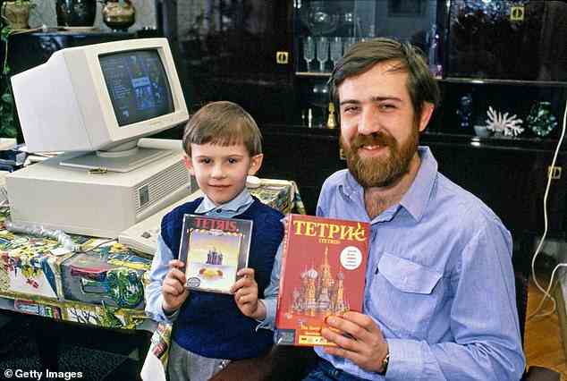Alexey Pajitnov (rechts) war ein sowjetischer Computeringenieur und Programmierer und der Entwickler eines der beliebtesten Computerspiele der Geschichte – Tetris (abgebildet in Moskau 1989)