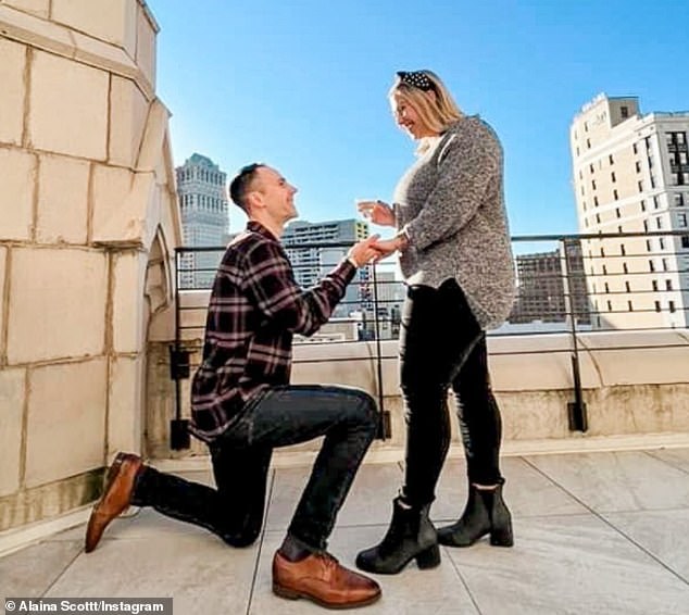 Es ist ein Ja: Die Adoptivtochter von Rapper Eminem hat ihre Verlobung mit Langzeitpartner Matt Moeller bestätigt, nachdem er am Montag einen Heiratsantrag gemacht hatte