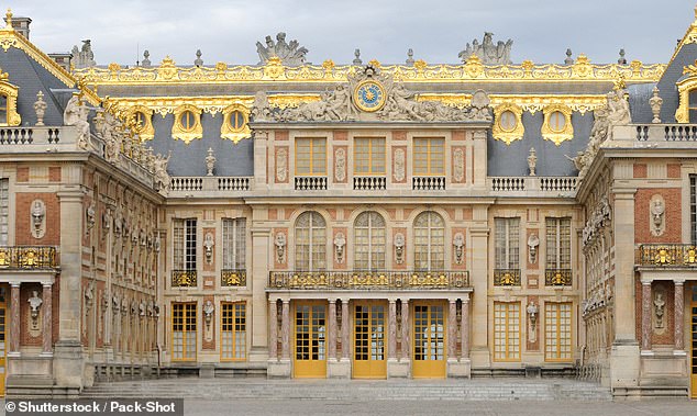 Sie besuchen den Place of Versailles, einst die Heimat von König Ludwig XVI. und Marie Antoinette