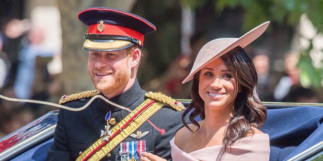 Der Herzog und die Herzogin von Sussex gaben 2020 bekannt, dass sie als hochrangige Royals zurücktreten würden.  Sie leben jetzt mit ihrem Sohn Prinz Archie und ihrer Tochter Prinzessin Lilibet in Kalifornien.