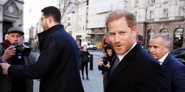 Prinz Harry traf am Montag, den 27. März 2023 vor den Royal Courts of Justice in London ein. 
