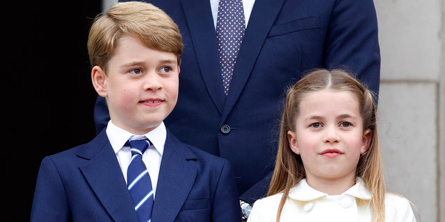 Prinz George (hier mit seiner Schwester Prinzessin Charlotte zu sehen) wird eine wichtige Rolle bei der Krönung seines Großvaters spielen.  Das älteste Kind von Prinz William steht an zweiter Stelle in der Thronfolge.