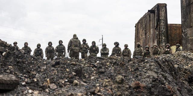 Ukrainische Soldaten des Bataillons Aidar trainieren am 4. April 2023 an einem unbestimmten Ort im Gebiet Donezk.