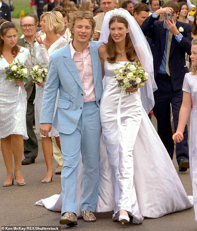 Zum ersten Mal: ​​Jamie und Jools auf ihrer Hochzeit im Jahr 2000