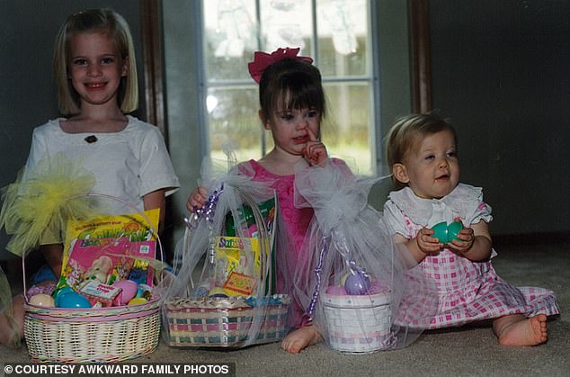 Glücklicherweise haben diese Mädchen nicht alle Eier in einen Korb gelegt, was bedeutet, dass es viele Spielsachen gab, die man herumstreunen konnte