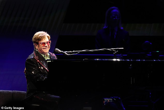 Sir Elton hat fünf der 10 Londoner Termine einer Farewell Yellow Brick Road Tour absolviert