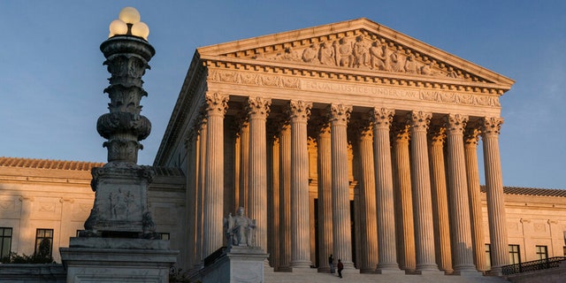 Der Oberste Gerichtshof wird am 6. November 2020 bei Sonnenuntergang in Washington gesehen.