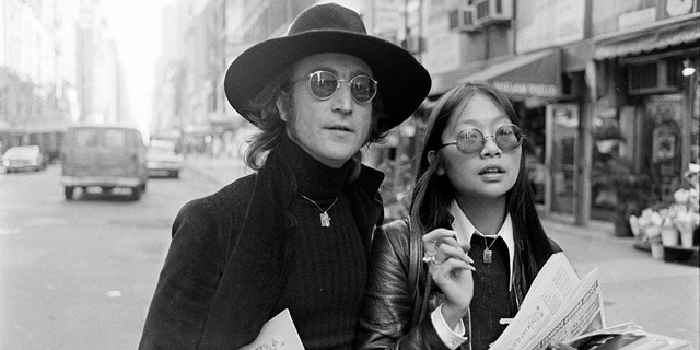 May Pang sagte, sie sei zunächst nicht daran interessiert, mit John Lennon auszugehen.