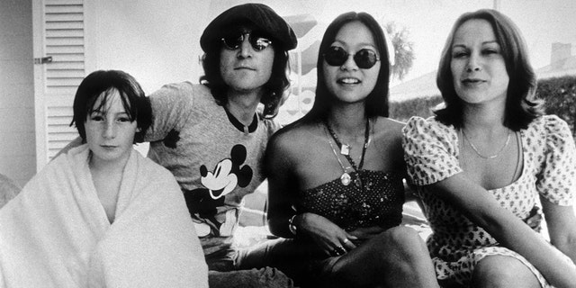 Das Paar brachte Julian Lennon, links, nach Disney World, wo er und sein Vater John Lennon sich näher kamen.