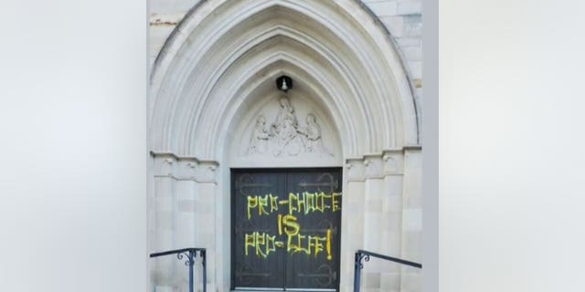Die katholische Kirche Holy Rosary in Houston wurde letzten Sommer mit einer Pro-Choice-Botschaft verwüstet.