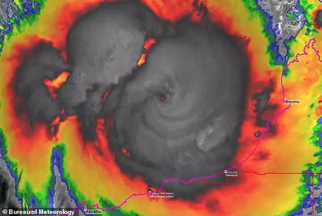 Zyklon Ilsa hat sich zu einem Sturm der Kategorie 5 entwickelt und wird am Donnerstagabend oder Freitagmorgen die Küste zwischen Port Hedland und Bidyadanga in der Region Pilbara in Washington treffen (im Bild zeigt eine Satellitenschleife, wie sich der Zyklon auf die Küste von Pilbara zubewegt).