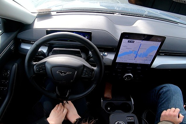 Die Technologie ist serienmäßig im neuesten Modell des Ford Mustang Mach-E von 2023 enthalten