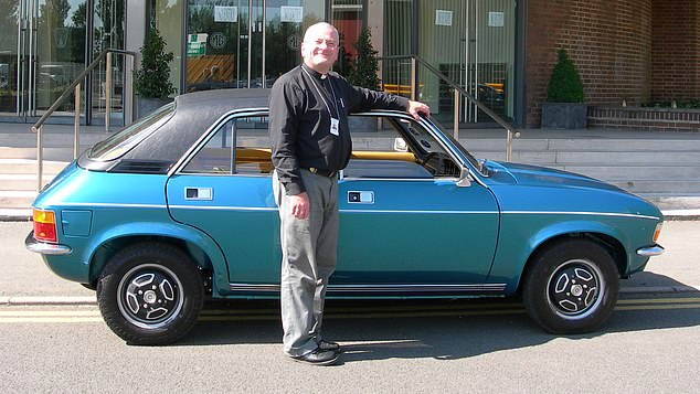 Rev Colin Clarke (im Bild) hat fast 50 der Autos besessen und hat jetzt drei zu seinem Namen.