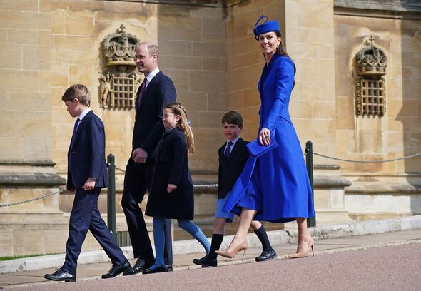 Prinz George von Wales, Prinz William, Prinz von Wales, Prinzessin Charlotte von Wales, Prinz Louis von Wales und Catherine, Prinzessin von Wales, besuchen th