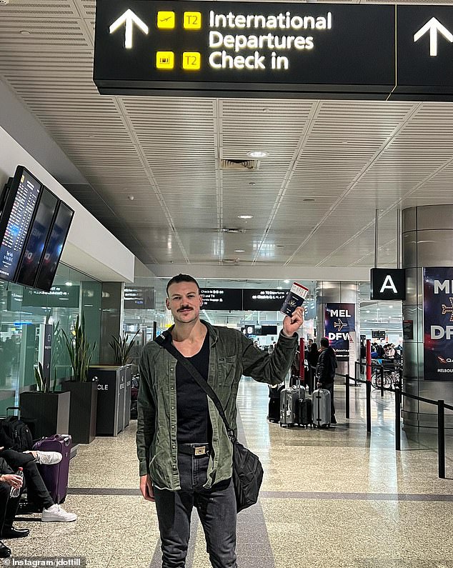 Till postete am Montag auf Instagram und drückte seine Dankbarkeit für die Gelegenheit aus, um die halbe Welt zu fliegen, um aufzutreten, als er ein Foto von sich am Flughafen nach Vegas teilte
