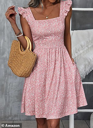 Das sommerliche Loemes-Sommerkleid mit Blumenmuster in Pink passt wunderbar und der Druck wird alle Blicke auf sich ziehen