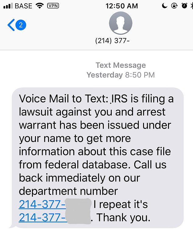 Betrüger senden Textnachrichten, die sich als IRS ausgeben.  Dazu gehören Telefonnummern zum Anrufen oder Links, die Benutzer auf eine gefälschte Website leiten, die Zahlungen verlangt