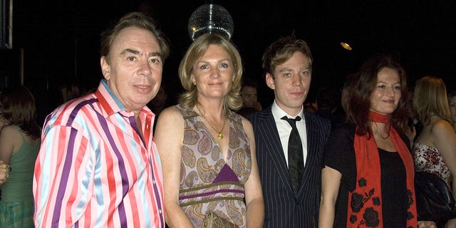 Andrew Lloyd Webber mit seiner Frau Madeleine und seinem verstorbenen Sohn Nick im Jahr 2007. Webber teilte Nick mit seiner Ex-Frau Sarah Hugill, mit der er von 1971 bis 1983 verheiratet war. Webber und Hugill haben auch eine Tochter, Imogen Lloyd Webber, 45.