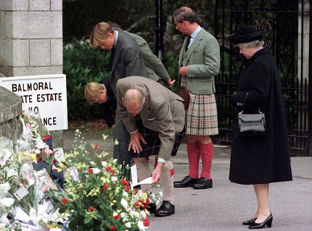 Sir Malcolm Ross said the monarch, pictured with Princes Philip, Charles, William and Harry looking at floral tributes to Diana at Balmoral in 1997, made the decision to have a royal funeral