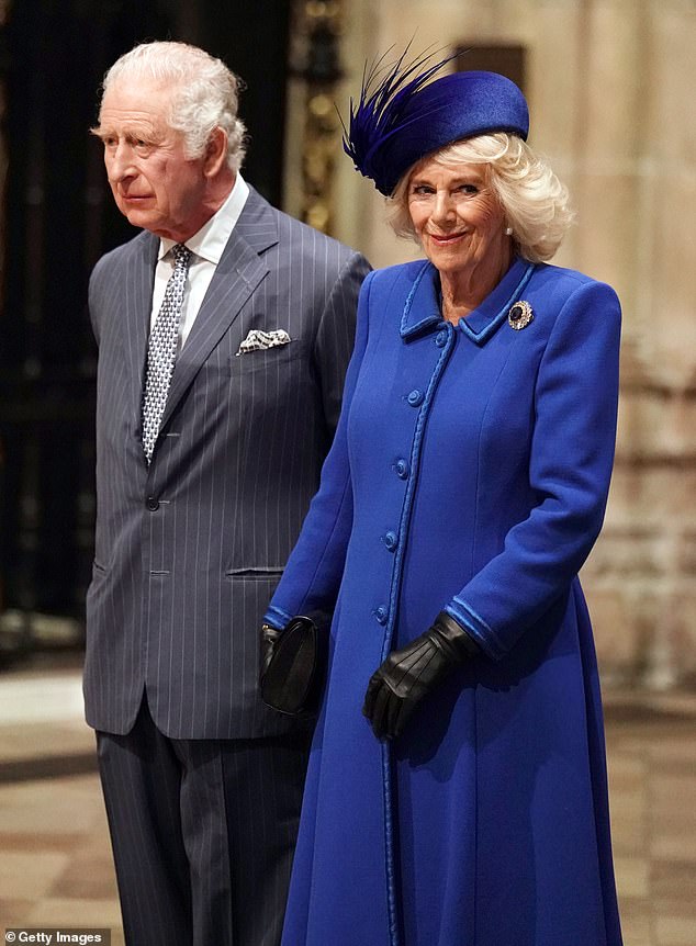 Als sie über König Charles und Königin Camilla sprach, enthüllte sie, dass sie „außergewöhnliche Arbeit bei der Vereinigung der Familie“ leisteten.