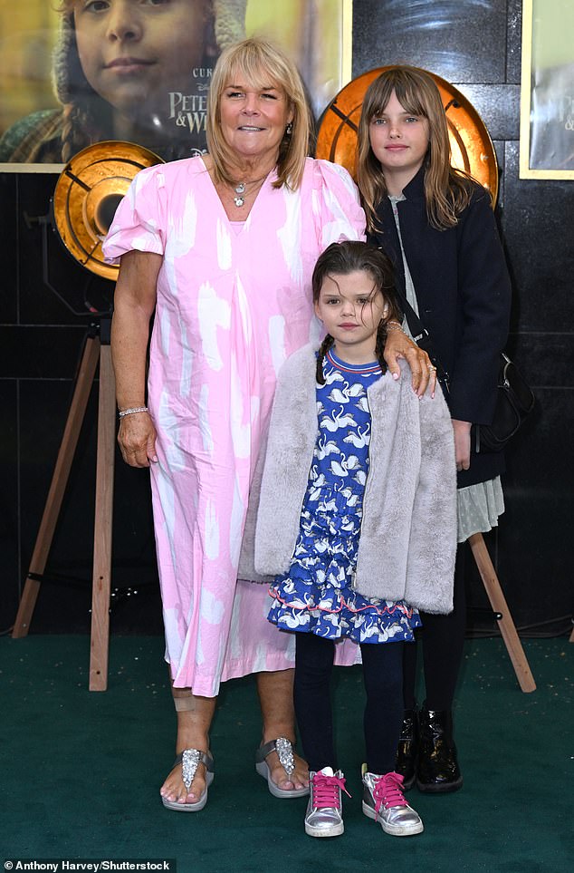 Süß: Linda Robson wurde von ihren Enkelkindern zur Premiere begleitet