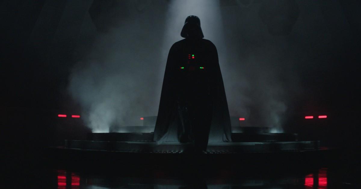 Darth Vader (Hayden Christensen) steht bedrohlich in seinen Gemächern. 