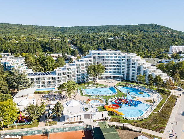 Abgebildet ist das Maritim Hotel Paradise Blue, eines von mehr als 30 Hotels im Resort