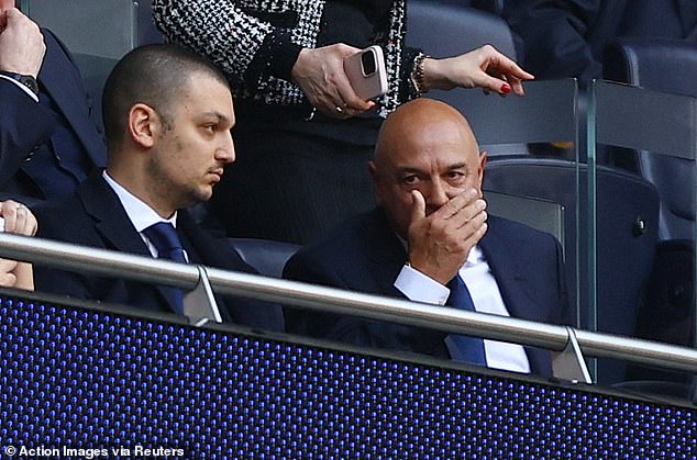 Damit bleibt Tottenham-Eigentümer Daniel Levy (rechts) ohne Geschäftsführer und Manager