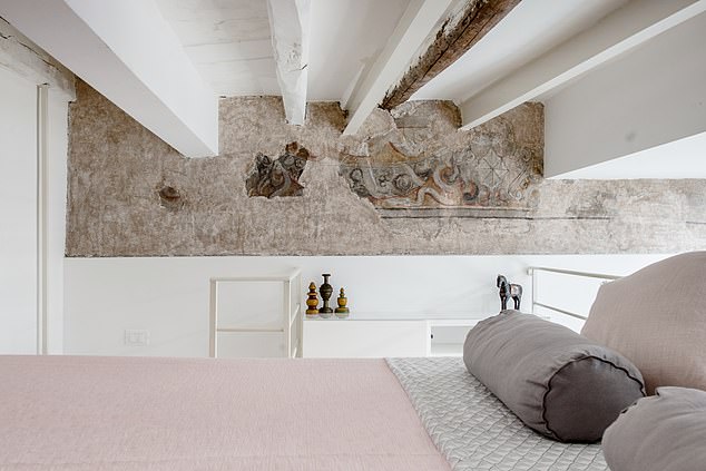 Dieses Apartment befindet sich „im lebendigen Herzen des historischen Zentrums von Palermo“ und ist laut Airbnb-Eintrag mit „Fresken aus dem 16. Jahrhundert“ geschmückt