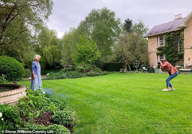 Die Prinzessin von Wales übernimmt Camillas Titelbild für eine Sonderausgabe von Country Life, die letztes Jahr ihren 75. Geburtstag feiert