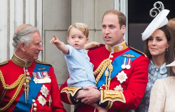 Der junge Prinz George auf dem Balkon des Buckingham Palace