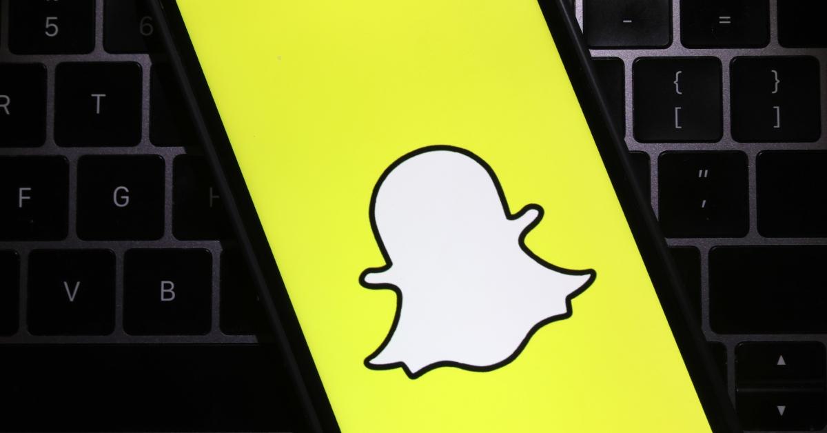 Snapchat-App auf Smartphone-Bildschirm geöffnet