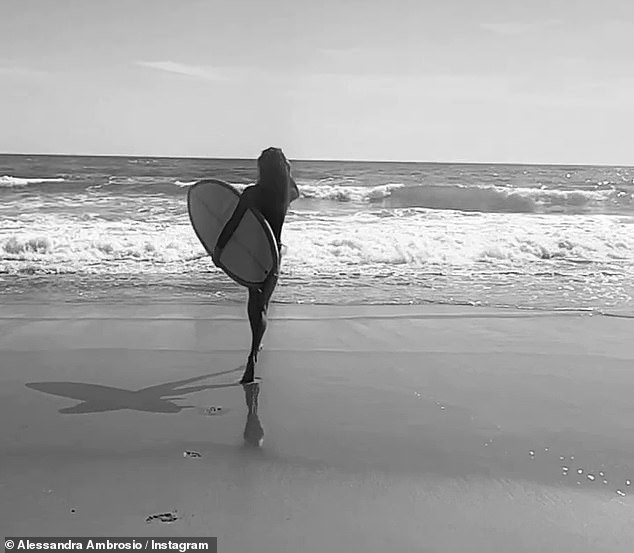 Das Leben ist ein Strand: Das Model sah aus, als hätte sie bei dem mehrtägigen Fotoshooting eine tolle Zeit