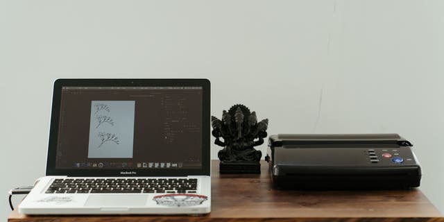 Laptop und Drucker