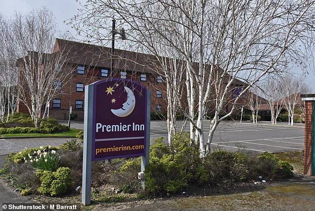 Im Gegensatz dazu zeigt das Logo von Premier Inn einen schlafenden Halbmond auf dunklem Hintergrund